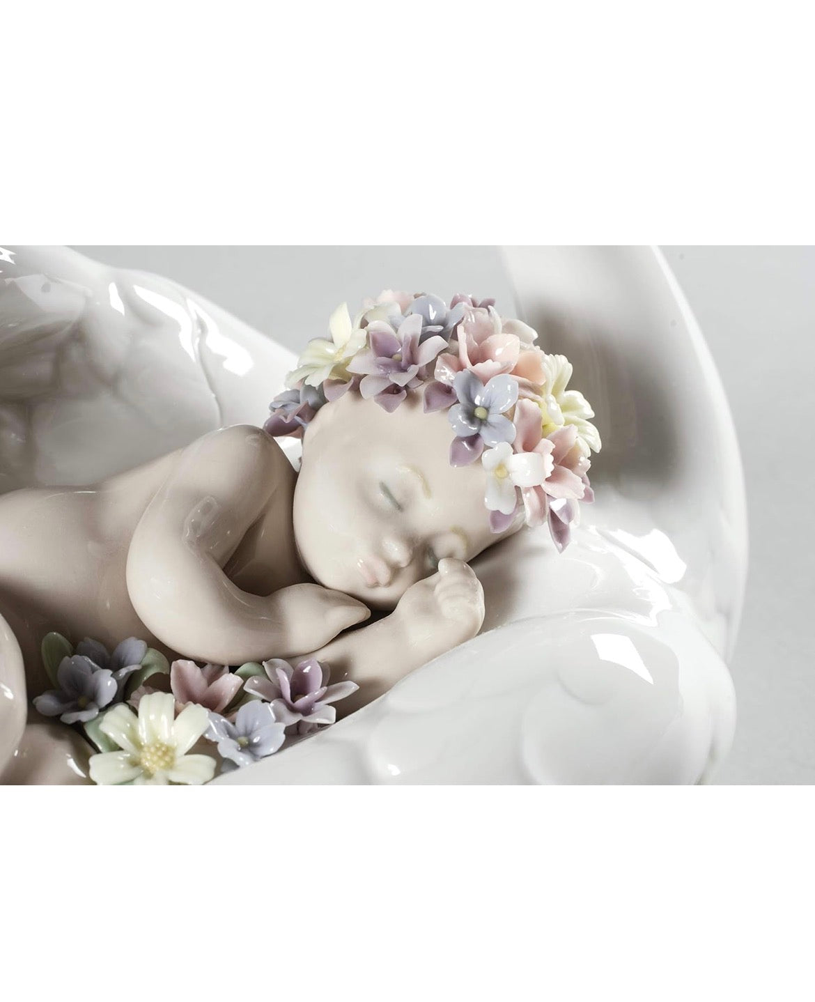 Lladro - Drifting Through Dreamland Porcelain Figurine