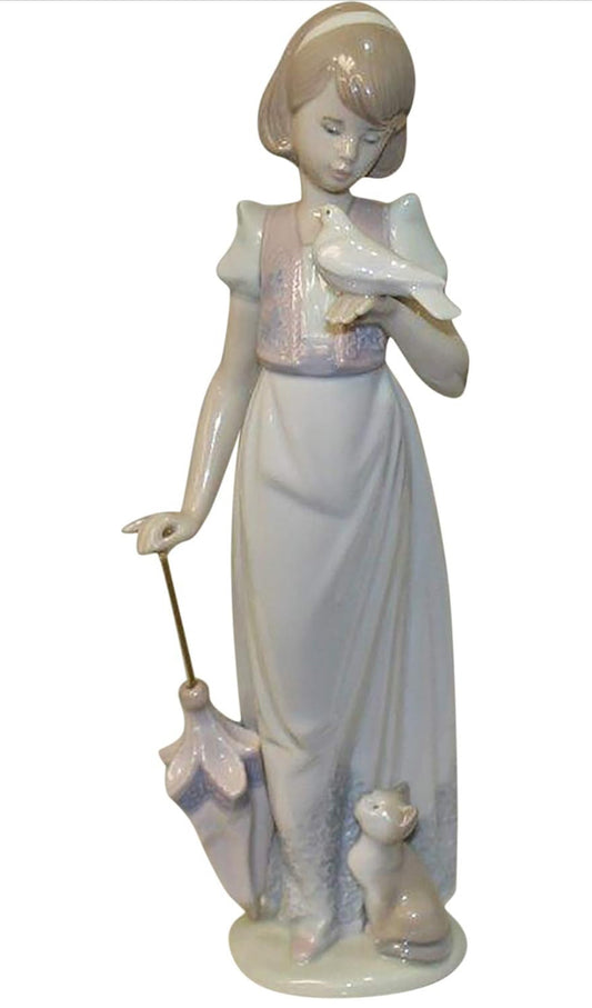 Lladro - Summer Stroll - Porcelain Figurine