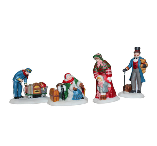 Department 56 - Dickens Village - Meeting The Family At The Railroad Station