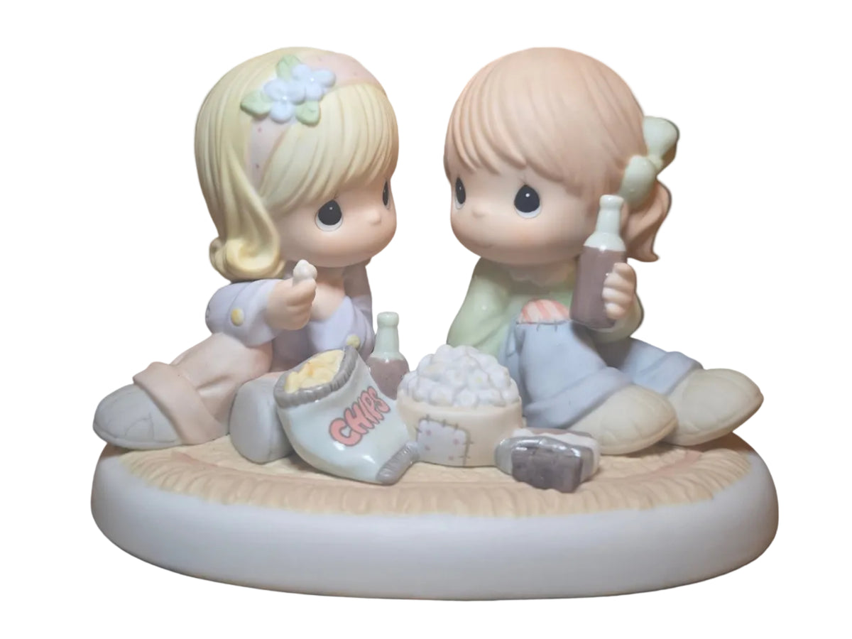 The Sweetest Treat Is Friendship- Precious Moment Figurine 110855 2003 Club Exclusive
