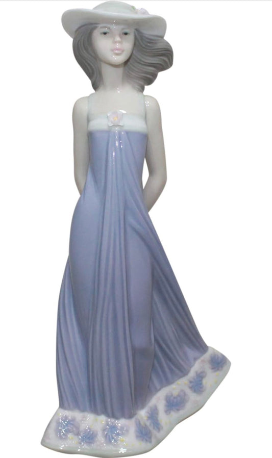 Lladro - Susan - Porcelain Figurine