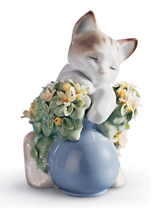 Lladro - Sleepy Kitten - Porcelain Figurine