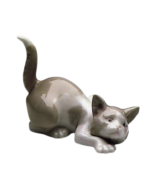 Lladro - Attentive Cat - Porcelain Figurine