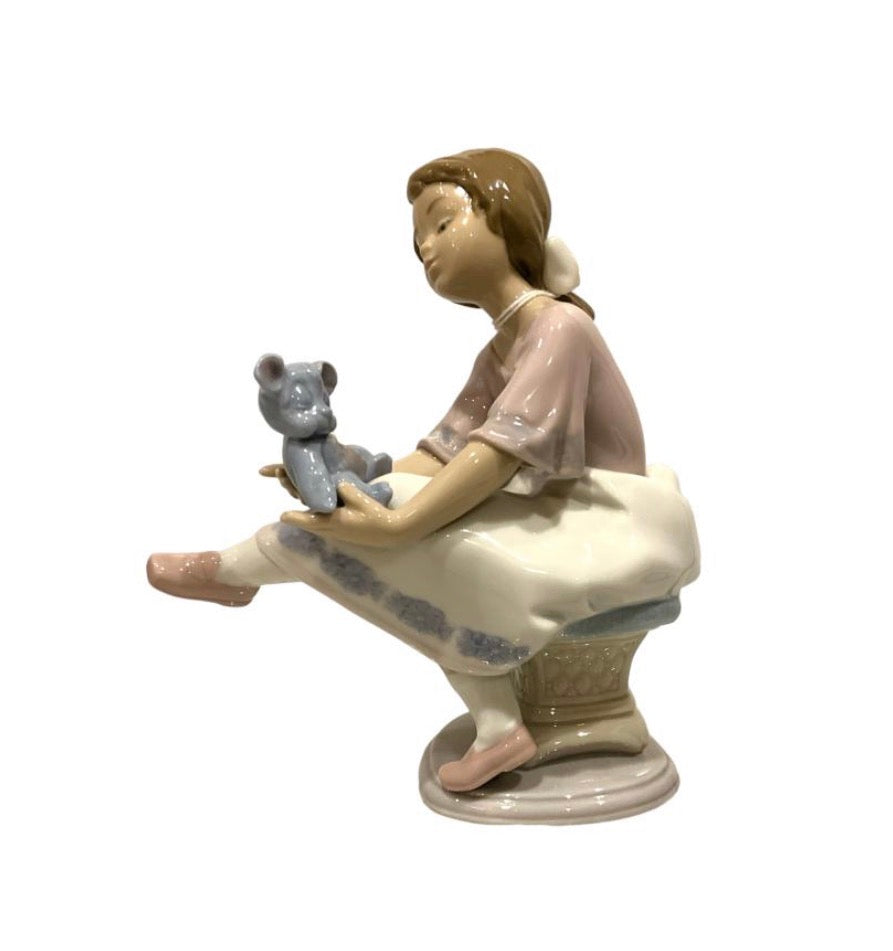 Lladro - Best Friend COLUMPIANDO AL OSITO - Porcelain Figurine  07620