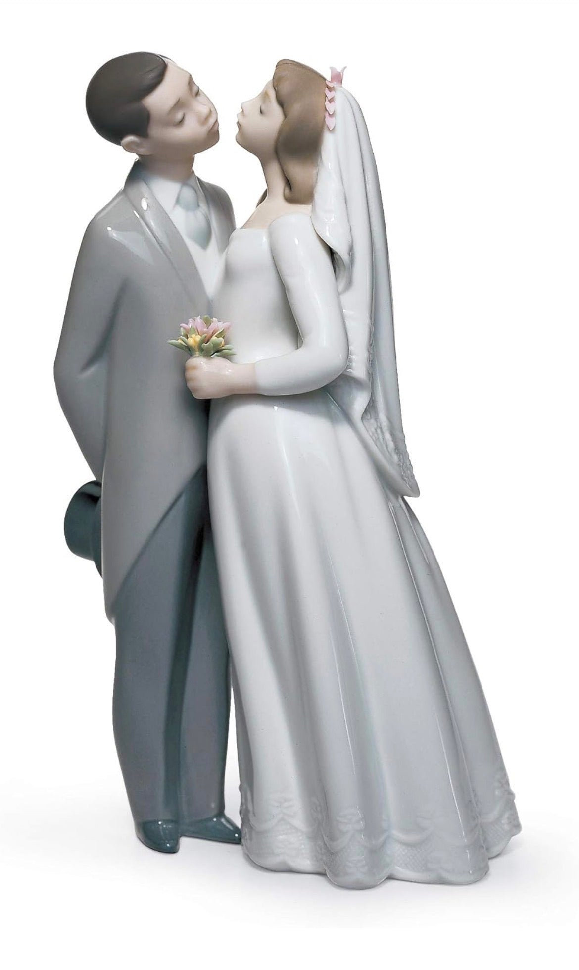 Lladro - A Kiss To Remember Porcelain Figurine