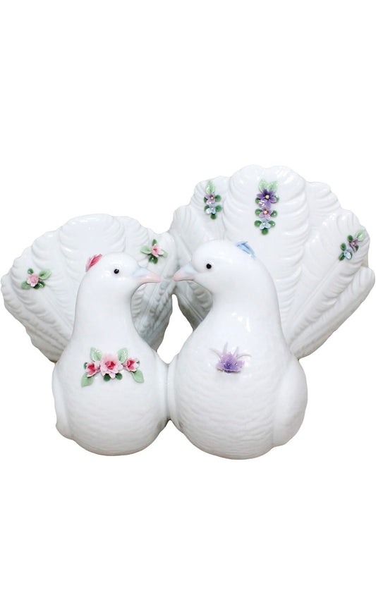 Lladro - Kissing Doves with Flowers - Porcelain Figurine