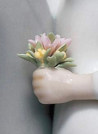 Lladro - A Kiss To Remember Porcelain Figurine