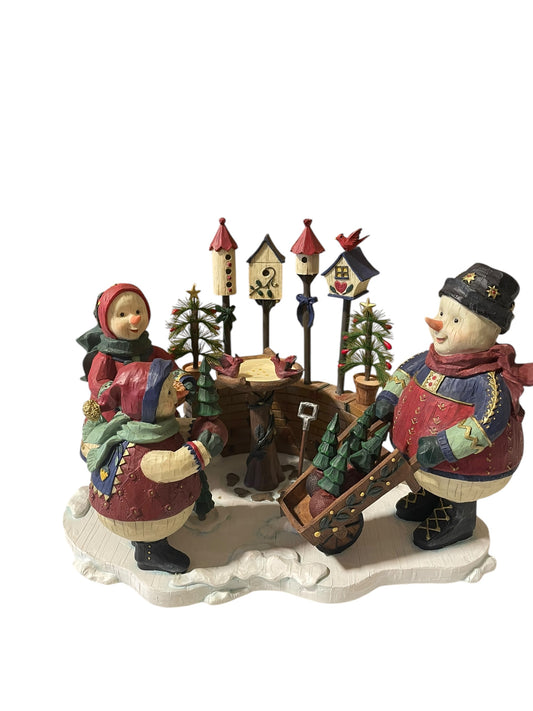 Demdaco - Snowfamily Gardening Resin Figurine