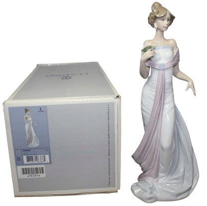 Lladro - Summer Infatuation - Porcelain Figurine
