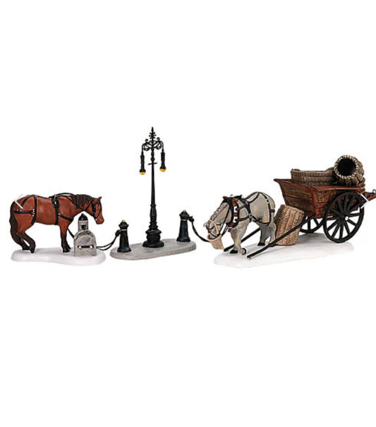 Department 56 - Dickens Village - Horses At The Lampguard
