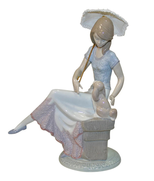 Lladro - Picture Perfect - Porcelain Figurine