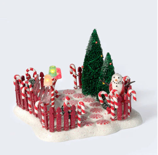 Department 56 - North Pole Series - Peppermint Front Yard