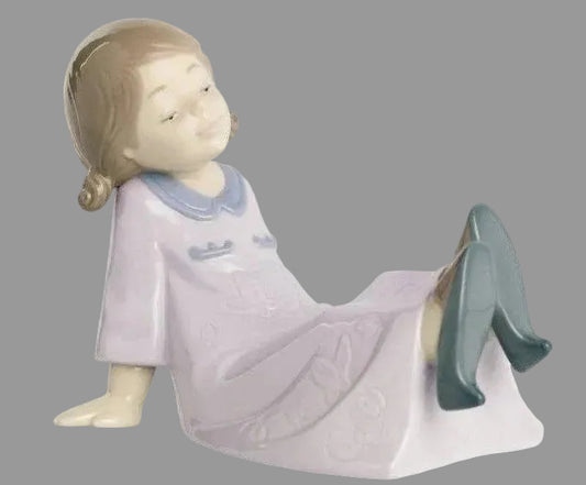 Nao Lladro - Just Like Mum (Los zapatos de mama) - Porcelain Figurine 02001524