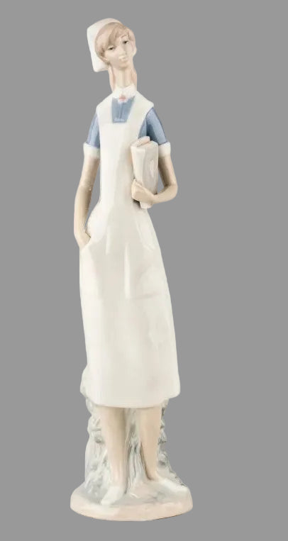Lladro - Nurse (Enfermera) 04603 Porcelain Figurine