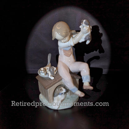 Lladro - Pick of the Litter - Porcelain Figurine  Girl with Puppies 07621