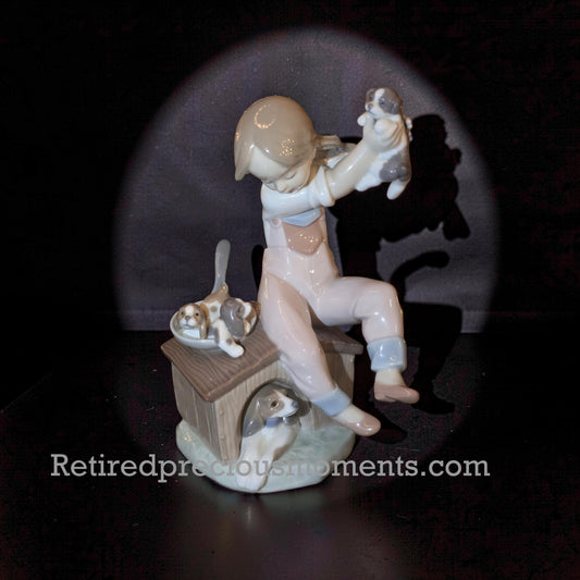 Lladro - Pick of the Litter - Porcelain Figurine  Girl with Puppies 07621