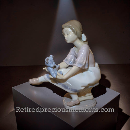 Lladro - Best Friend COLUMPIANDO AL OSITO - Porcelain Figurine  07620