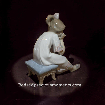 Lladro - Nothing To Do - Porcelain Figurine  5649