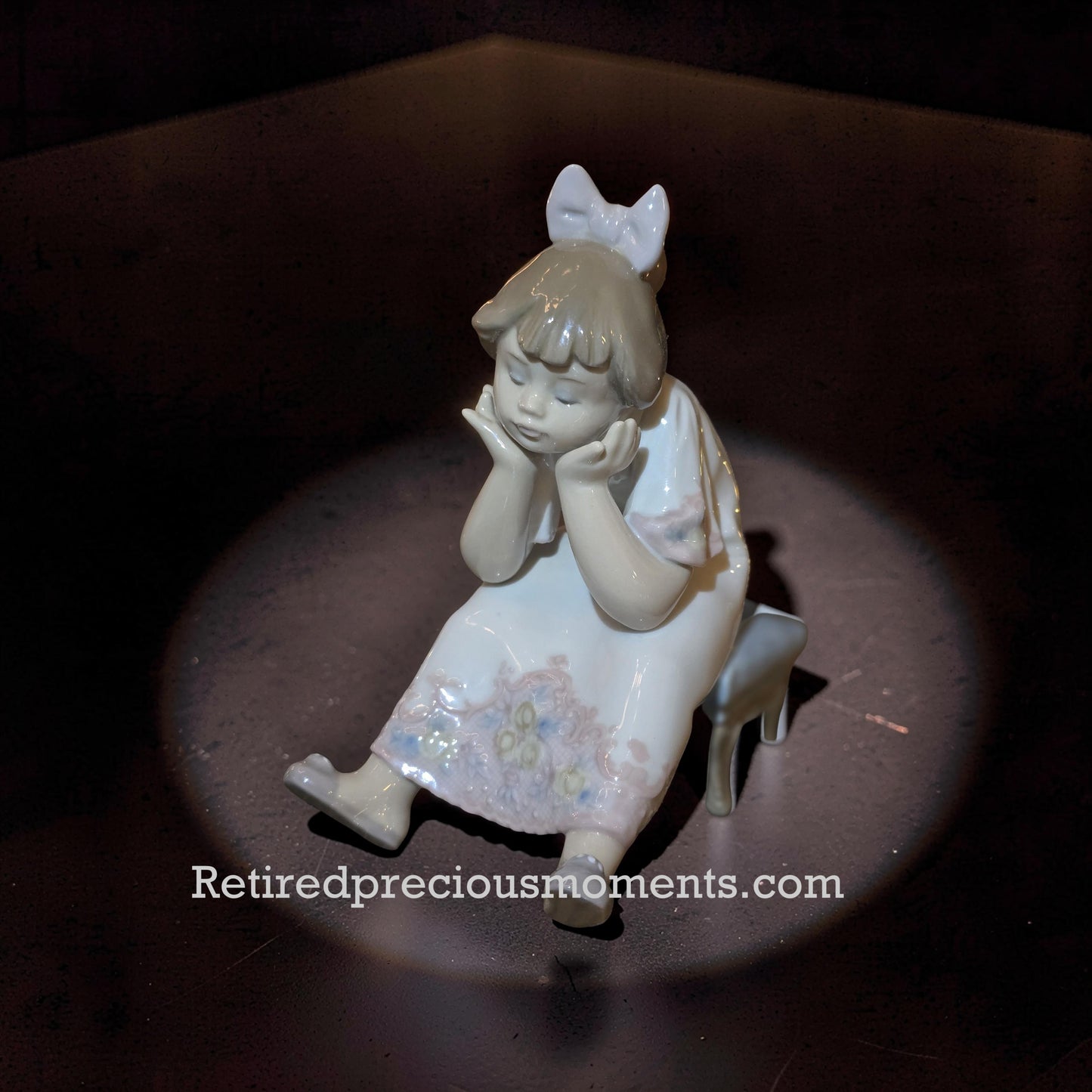 Lladro - Nothing To Do - Porcelain Figurine  5649