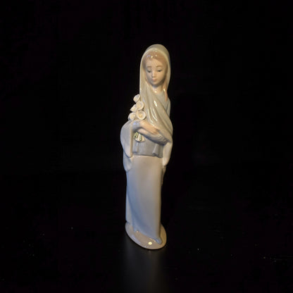 Lladro - Girl With Flowers (Nina Con Calas) 4650 Porcelain Figurine