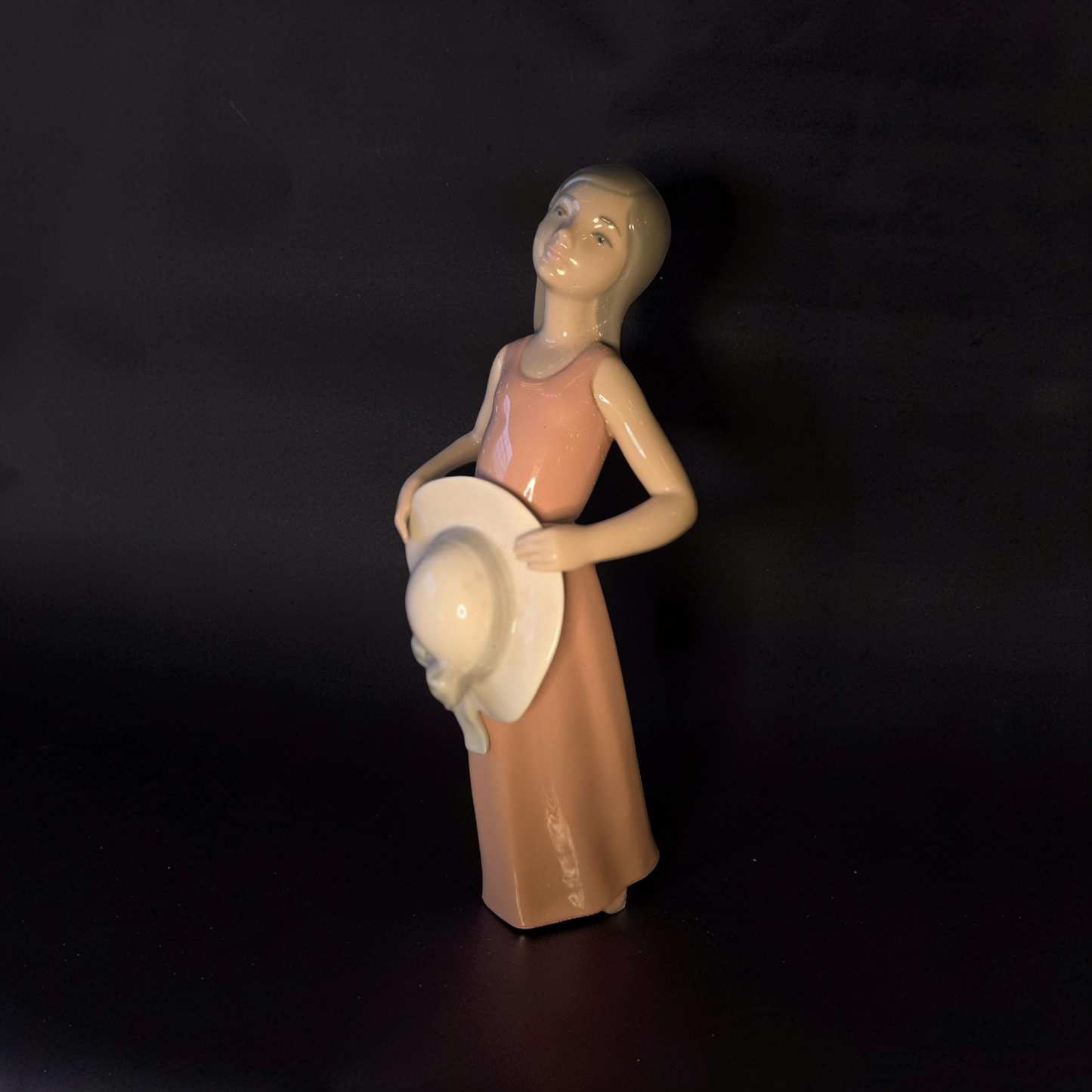 Lladro - The Dreamer (Pamela Plantada) 05008