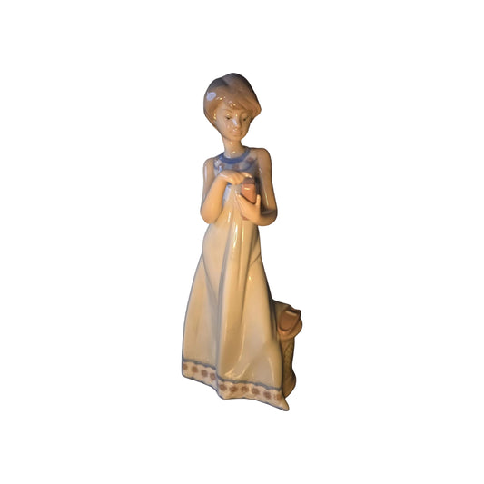 Lladro - Calling a Friend - 05607