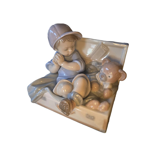 Lladro - My Favorite Place (Mi Rincon Favorito) 010.06795  Porcelain Figurine