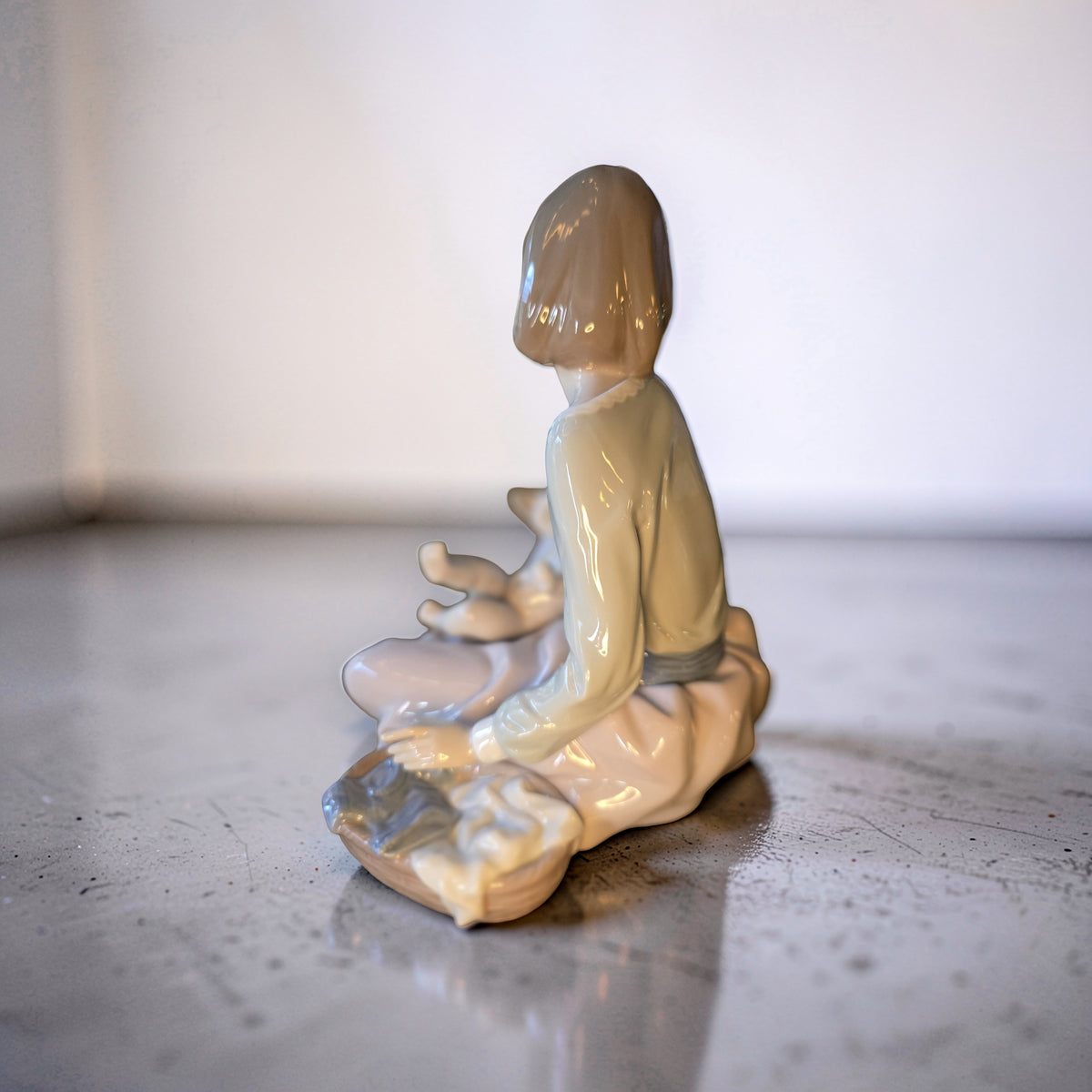 Lladro - One For You, One For Me (Una Para, Ti, Una Para Mi) 06705 Porcelain Figurine