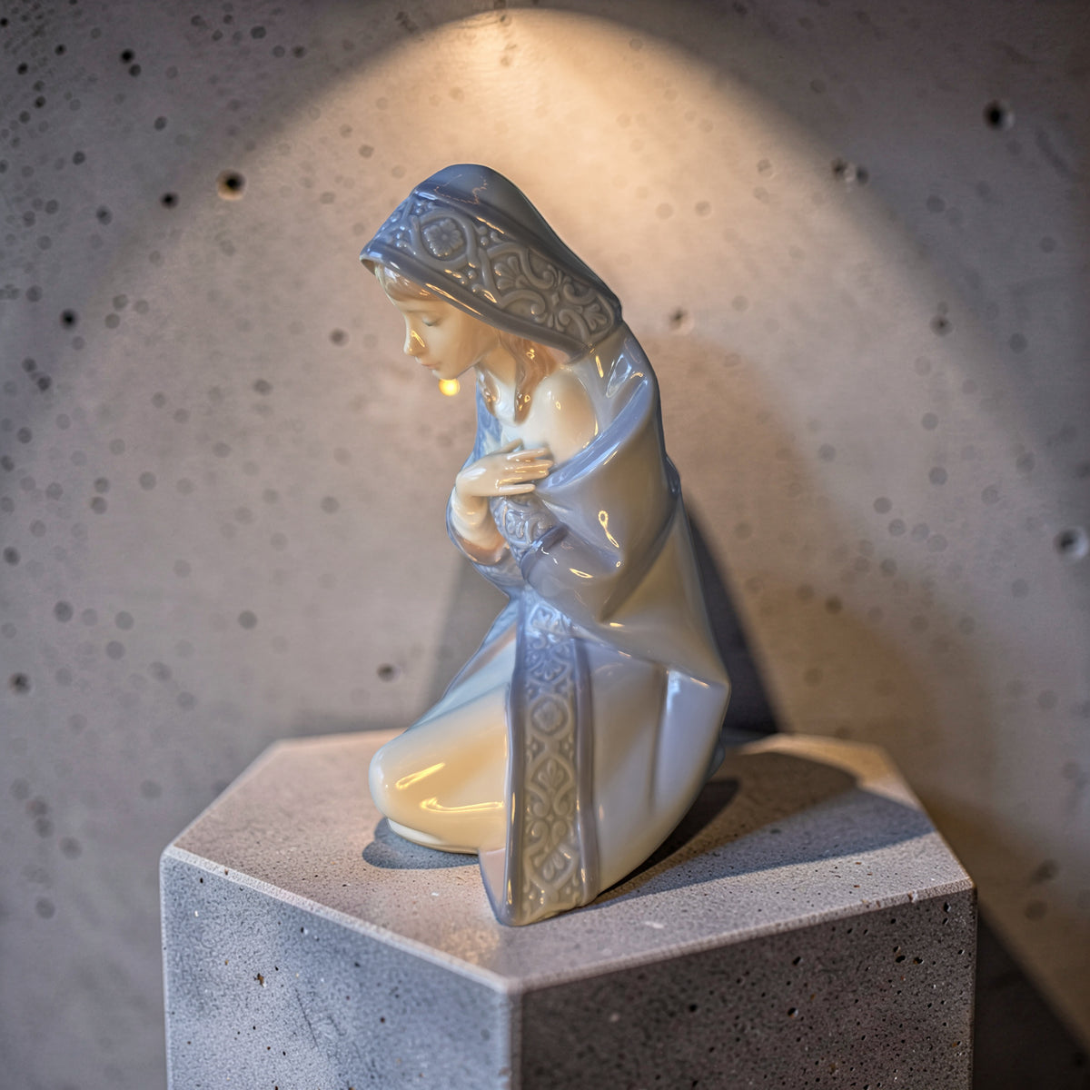 Lladro - Mary (Nativity) Virgin Maria 05477 Porcelain Figurine